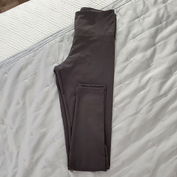 Black Bow Soft Mid Rise Leggings in charcoal - Size M- Smaller fit - Picture 6 of 16